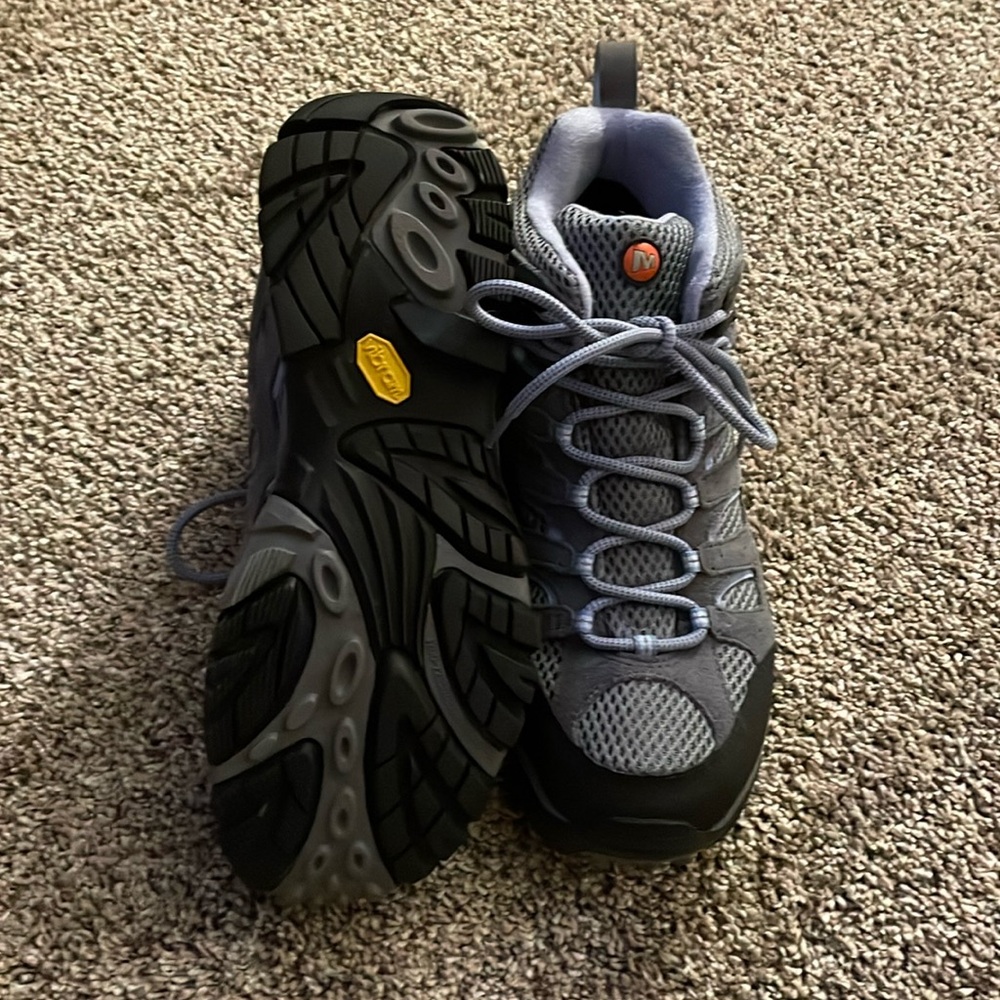 Women’s size 11 Merrell Moab 3 hiking boot